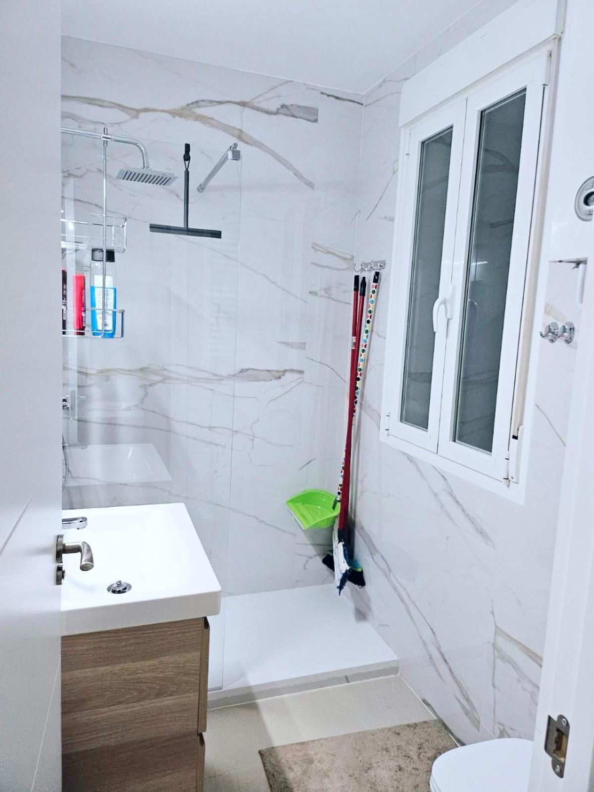 Acogedor Apartamento En Atocha By Bebalmy Madrid Luaran gambar