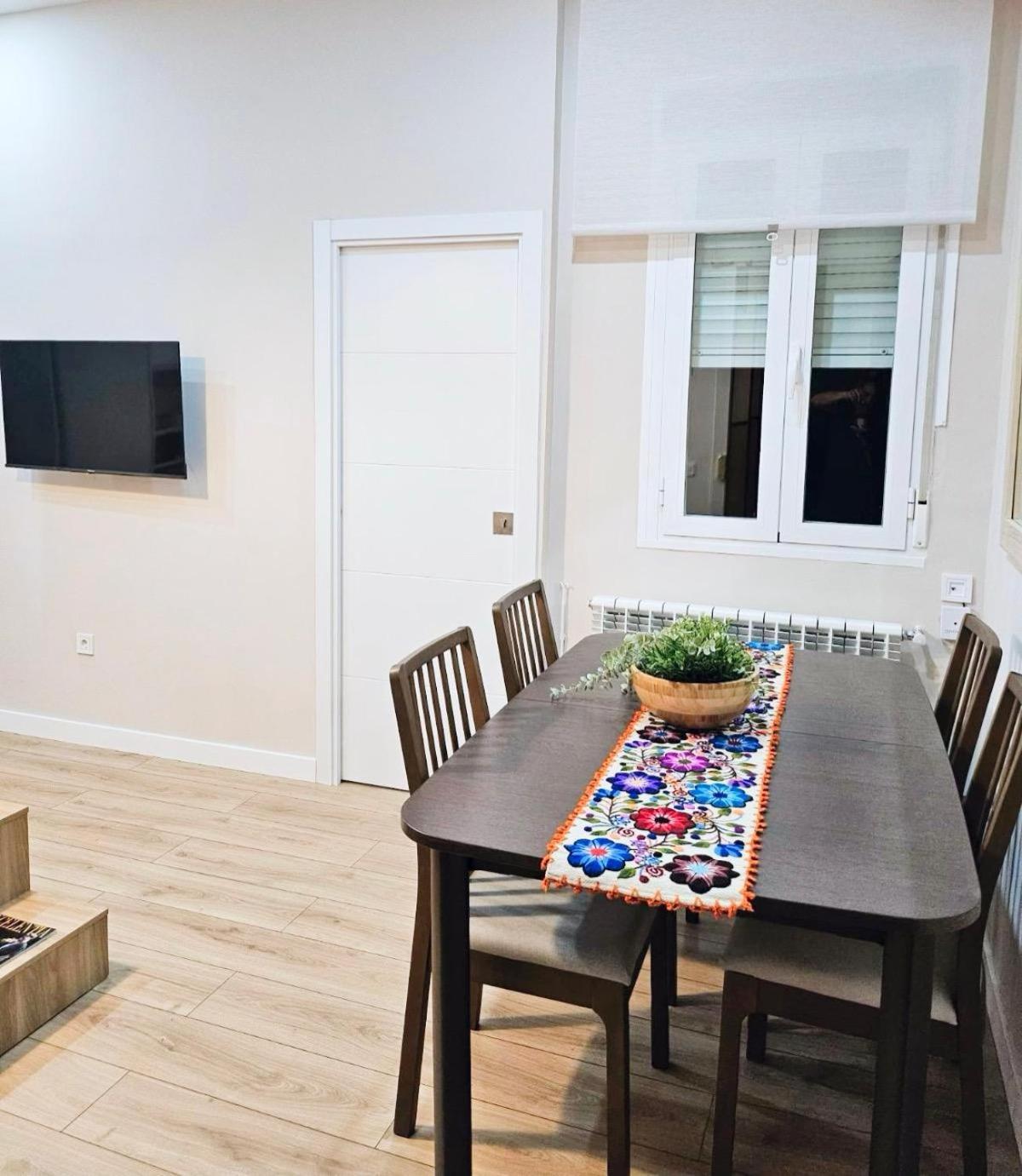 Acogedor Apartamento En Atocha By Bebalmy Madrid Luaran gambar