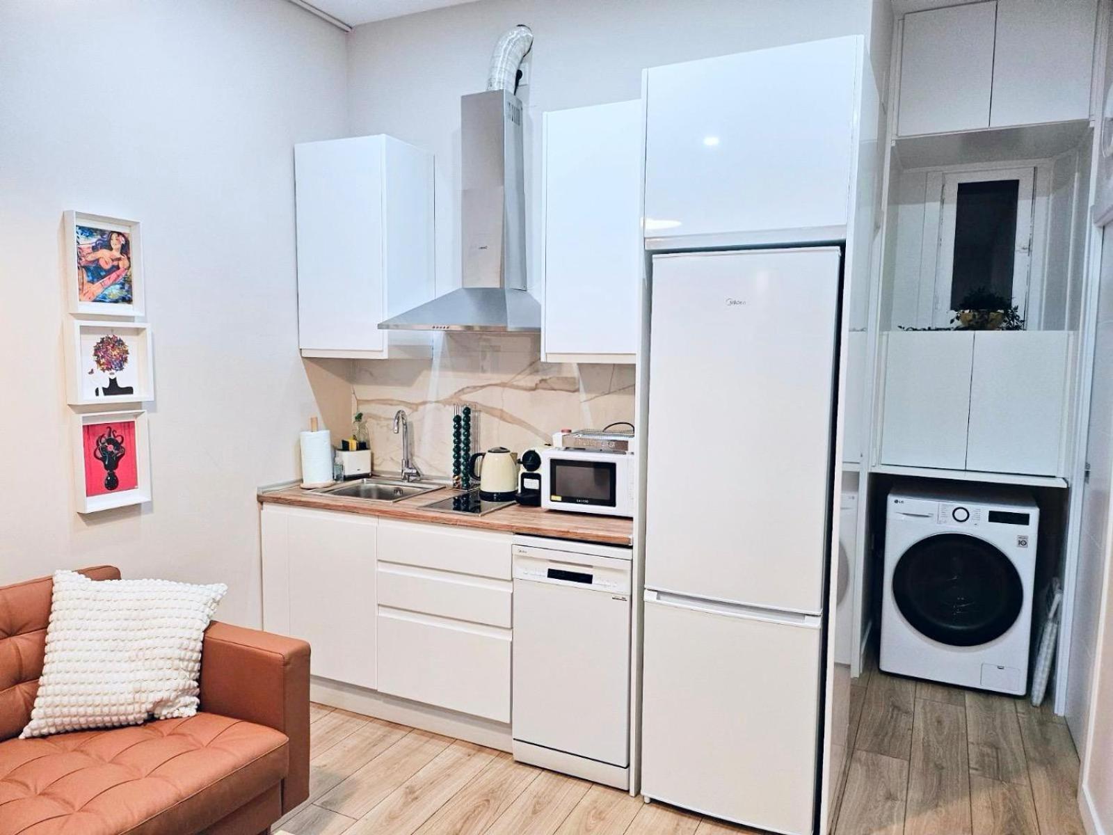 Acogedor Apartamento En Atocha By Bebalmy Madrid Luaran gambar