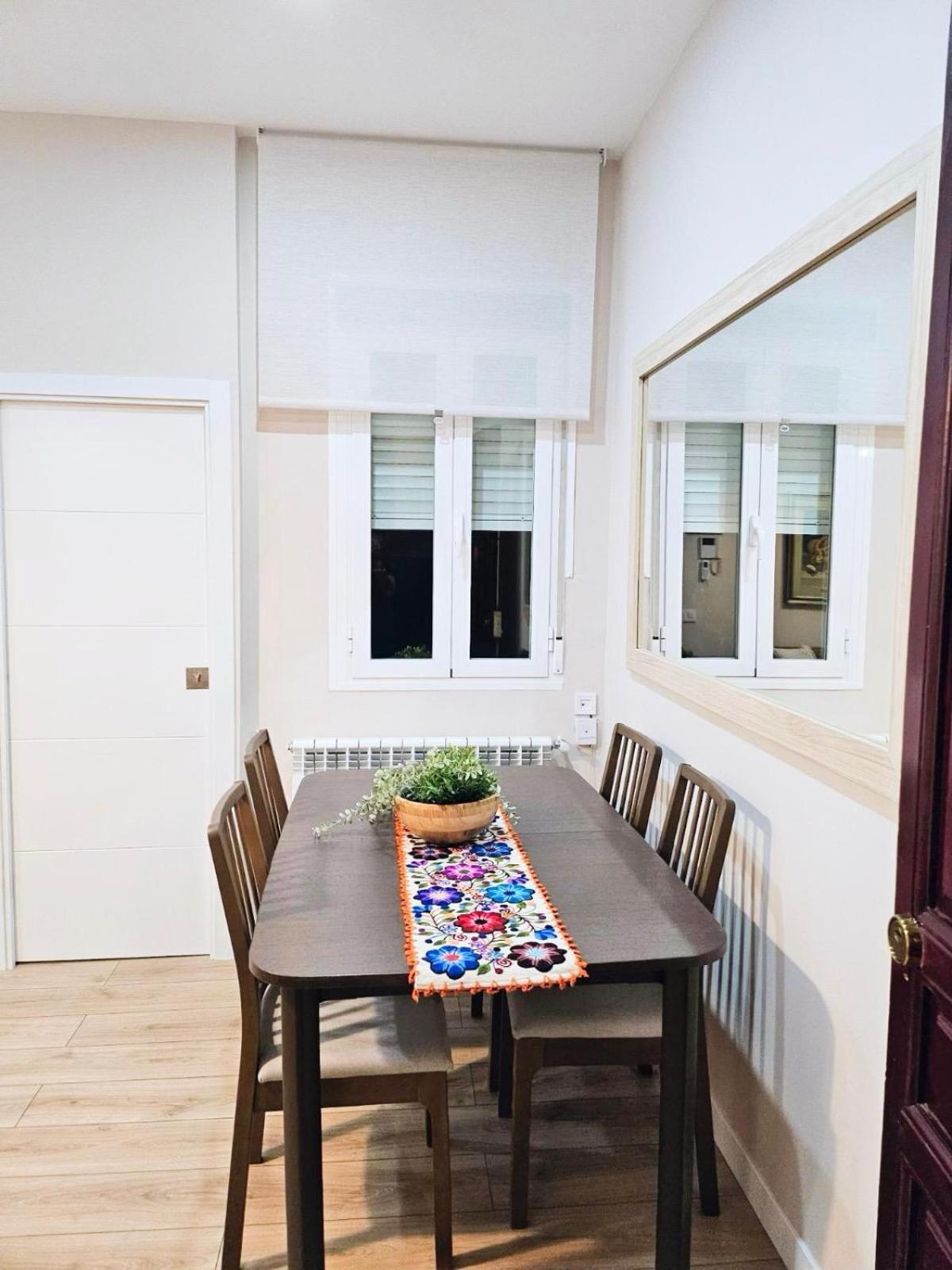 Acogedor Apartamento En Atocha By Bebalmy Madrid Luaran gambar