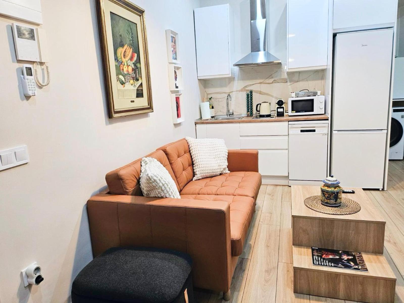 Acogedor Apartamento En Atocha By Bebalmy Madrid Luaran gambar